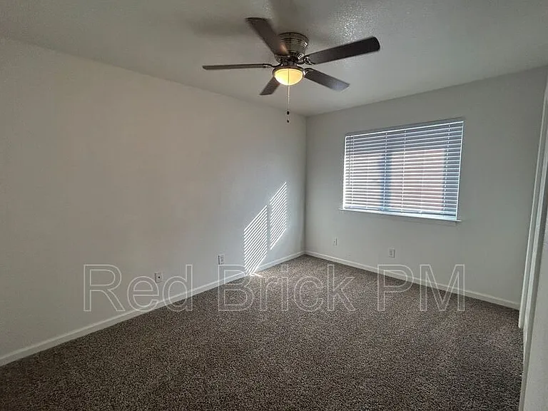 101 Kings Ave — Photo 4