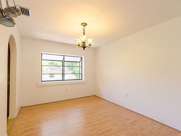 5th image of 4955 Woodland Dr