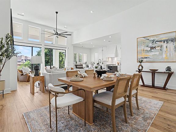 4th image of 316 Valletta Way