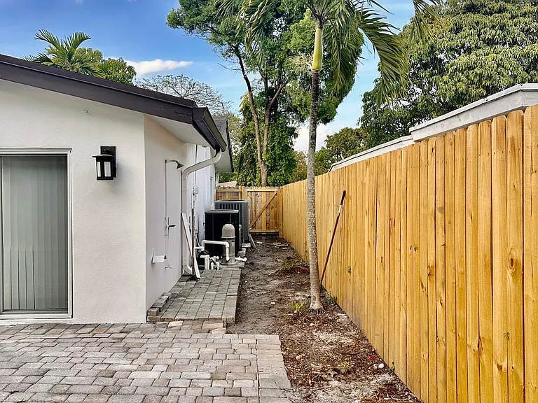 259 Kansas Ave — Photo 22