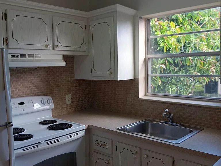 209 Camden E #209 — Photo 10