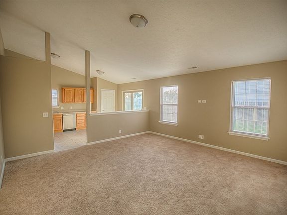3rd image of 3230 Thomas Dr