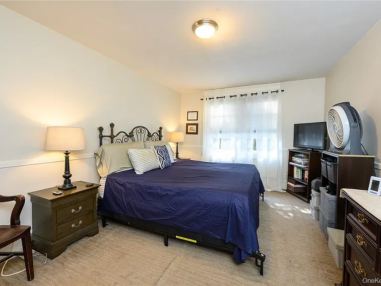 4 Sadore Ln #3J — Photo 15