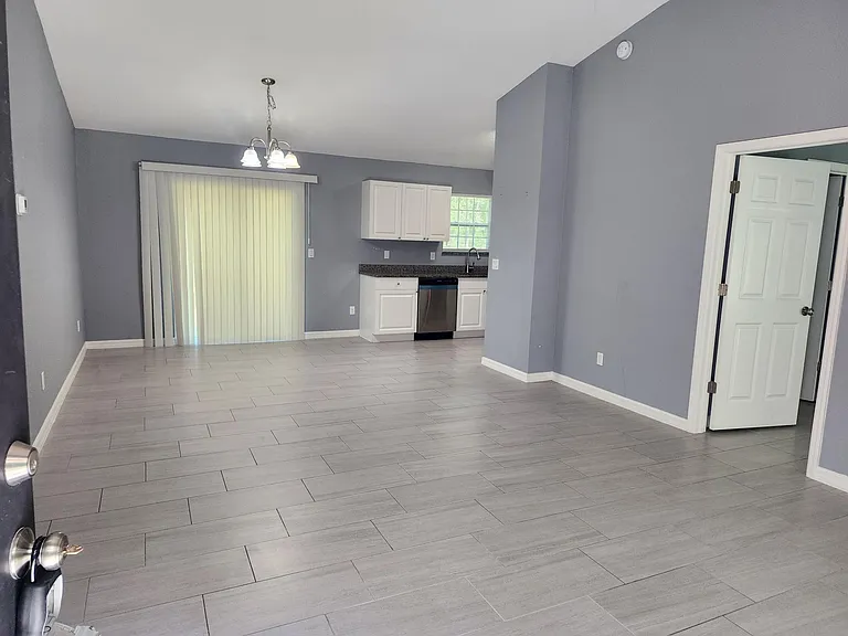 202 Oak Lane Cir — Photo 1