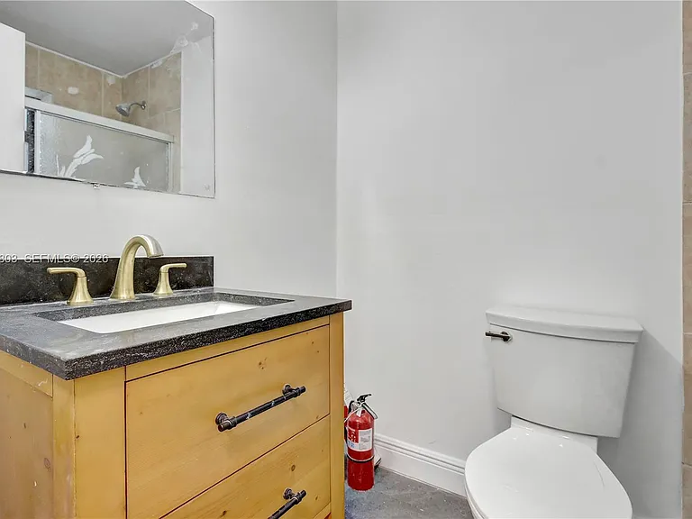 5980 SW 40th Ave #E — Photo 22