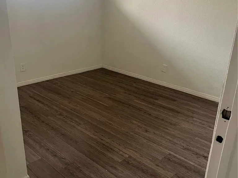 2411 Crawford St — Photo 2