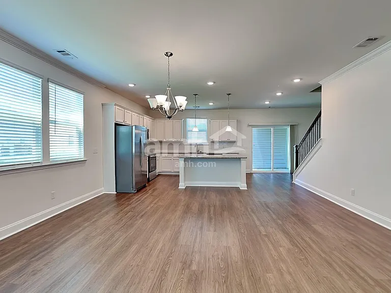 210 Parkside Blvd — Photo 5