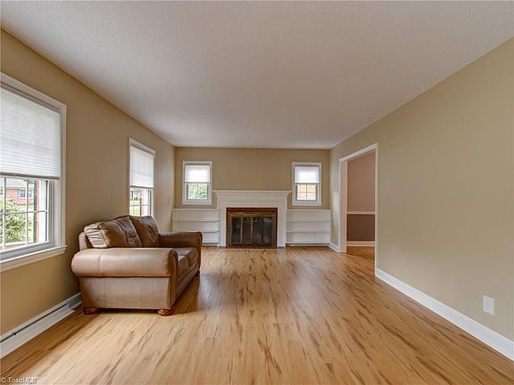 4th image of 2502 Fairway Dr