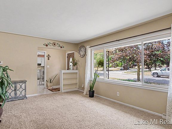 3rd image of 938 Calvary Ave NW