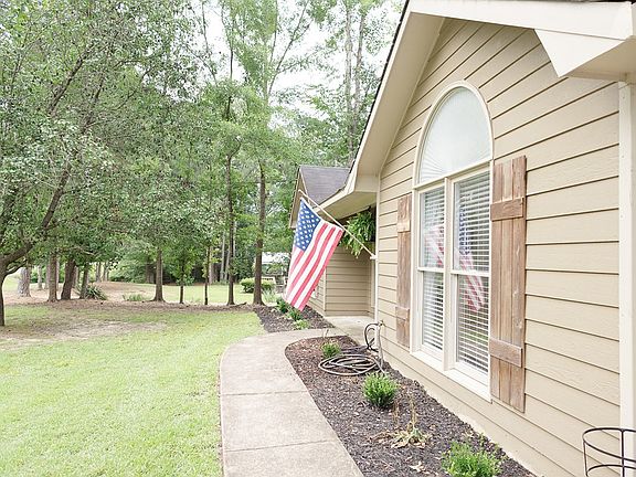 4th image of 224 Lee Road 206