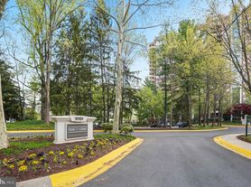 10101 Grosvenor Pl