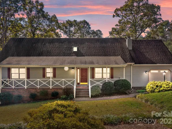 120 Apple Blossom Dr, Morganton, NC 28655