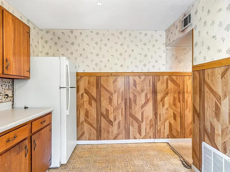 209 Lindy Blvd — Photo 9