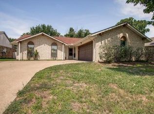 2921 Echo Dr, Grand Prairie, TX 75052