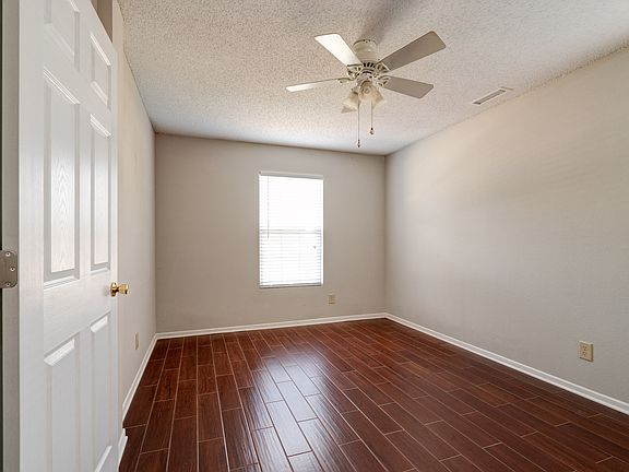 3rd image of 1933 Zachary Ln