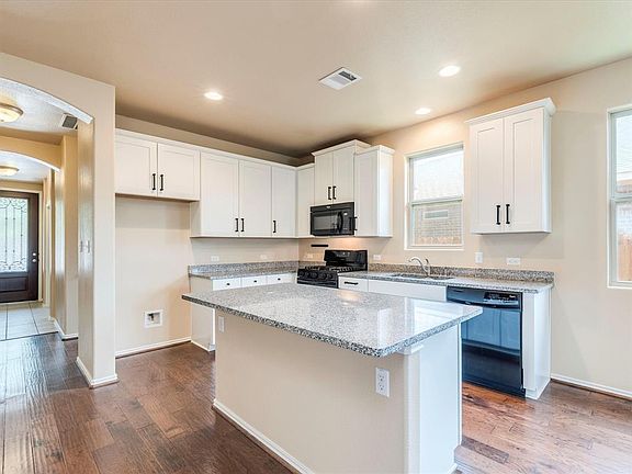 5th image of 305 Nivens Dr