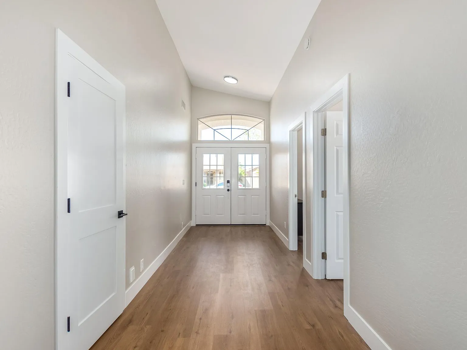 4 bed, 2.0 bath, 2089 sqft, $888 — Photo 3