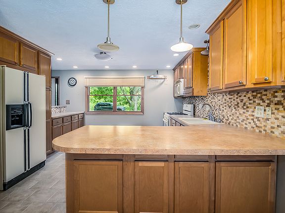 5th image of 2969 S Southbrook Dr