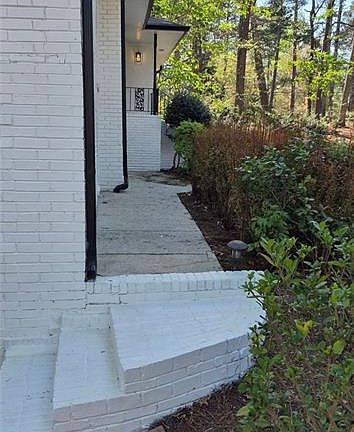 3rd image of 605 Dalrymple Rd