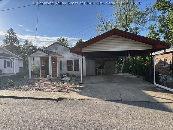 3rd image of 134 Circle Ave