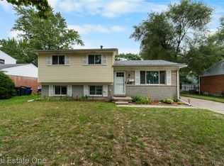 901 Judith St, Westland, MI 48186