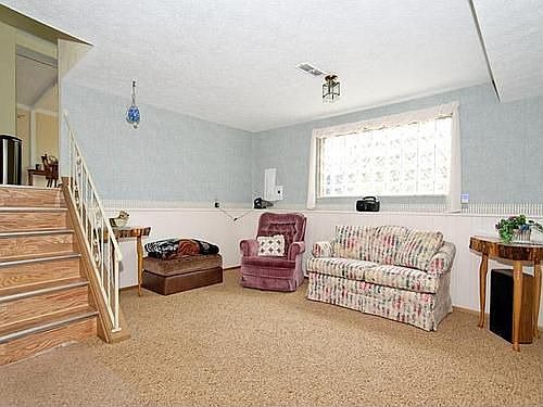 4th image of 8739 Royalview Dr