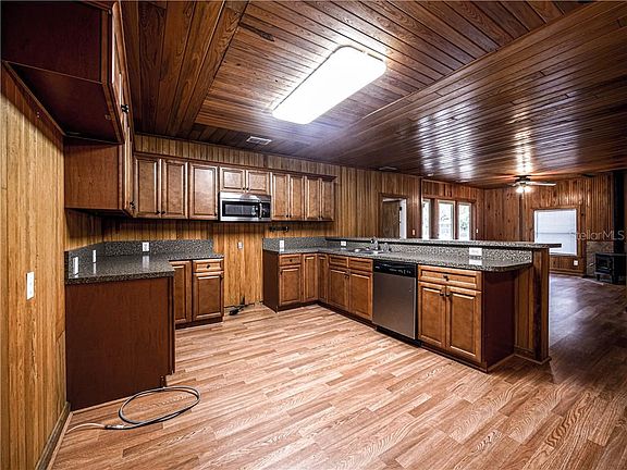 4th image of 1505 Shady Lane Dr
