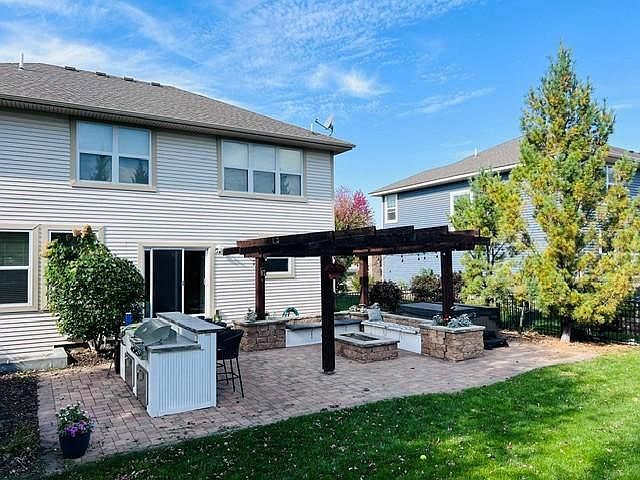 2nd image of 3471 Ridgestone Cir