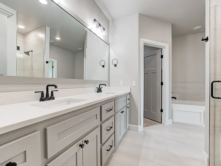 2728 Dunham Dr — Photo 32