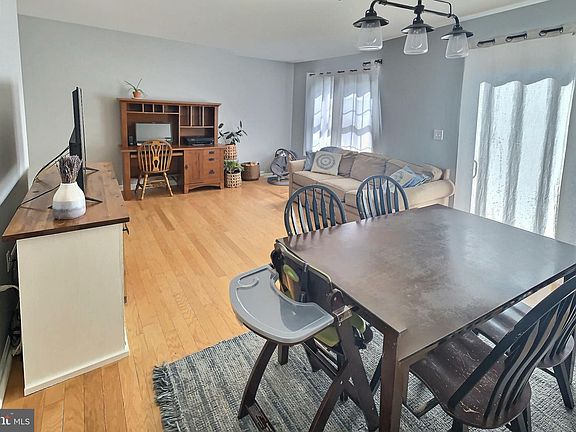 5th image of 4084 Laurel Ln