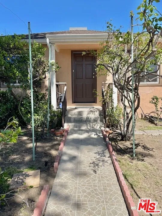 Building Photo - 5716 Lasaine Ave