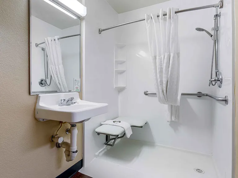 Studio Suite - 1 Queen Bed