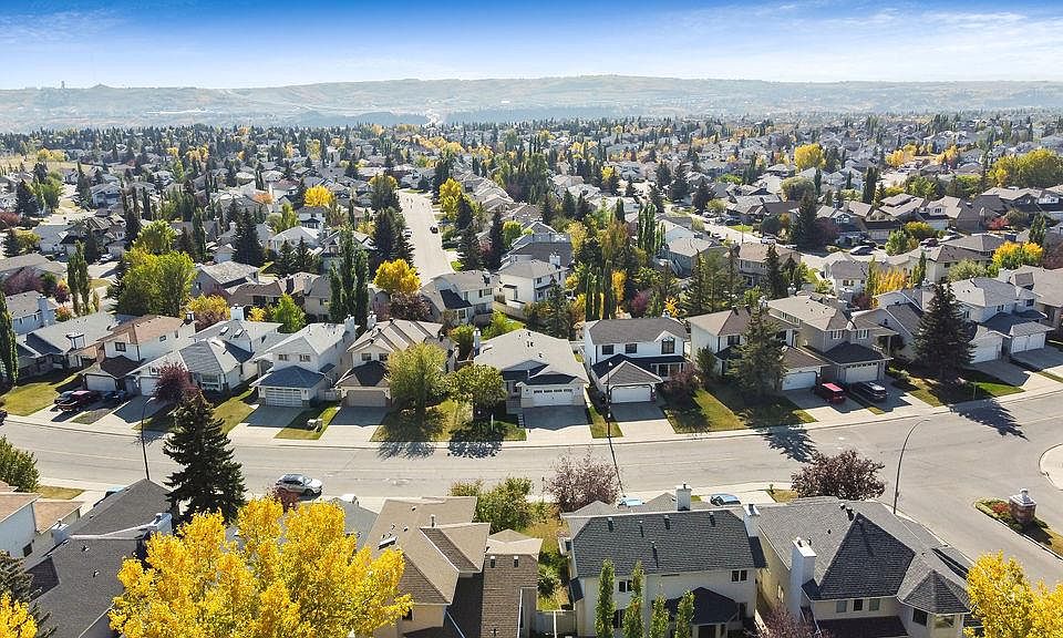 9007 N Scurfield Dr Nw Calgary Ab T3l 1k6 Mls Zillow