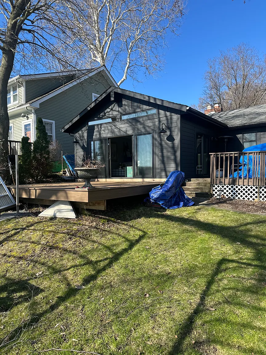 4020 Hillcrest Dr photo 1
