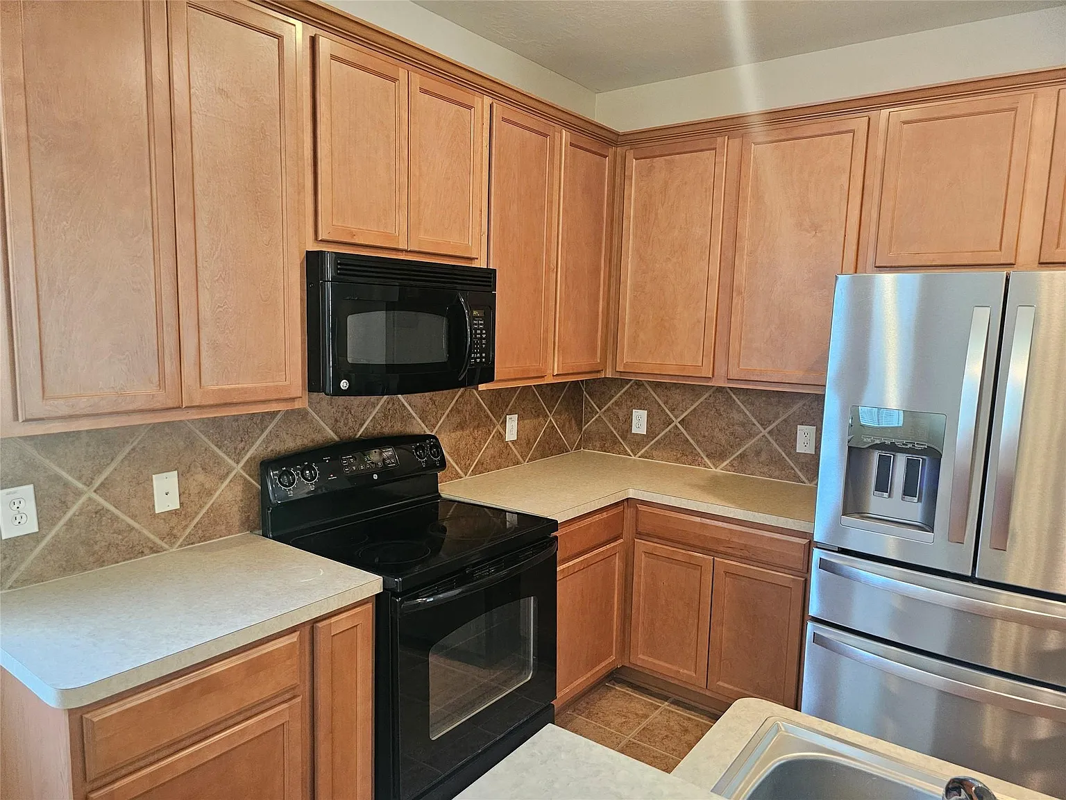 3 bed, 2.5 bath, 1522 sqft, $1,900 — Photo 4