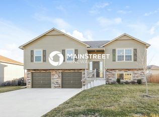 401 NE 192nd St, Smithville, MO 64089