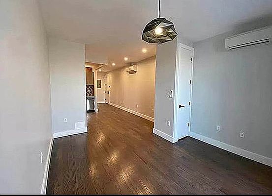 3rd image of 1255 Findlay Ave Floor 2