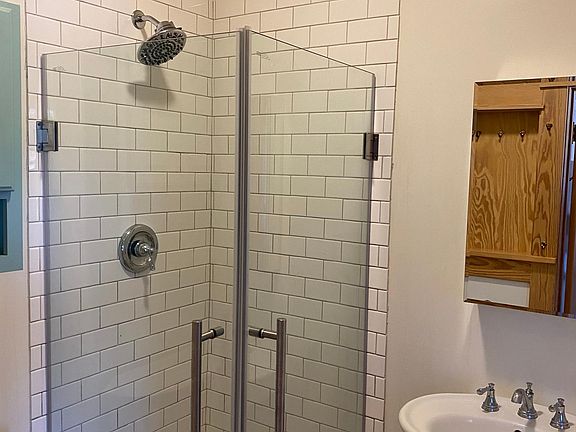 5th image of 818 E Ivinson St #6