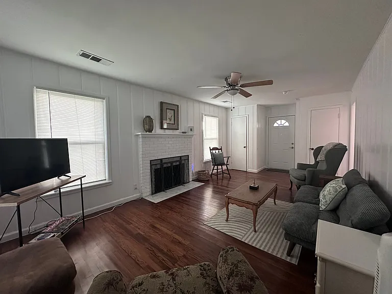 Grayson St — Photo 21