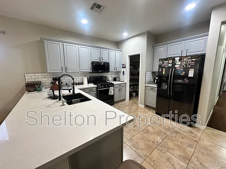 30311 W Whitton Ave — Photo 2