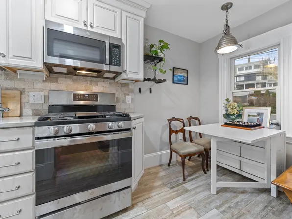 600 Shirley St, Winthrop, MA 02152