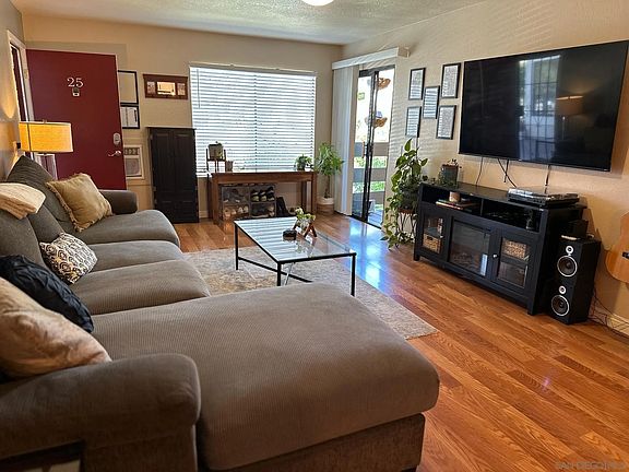 5th image of 425 Autumn Dr APT 25