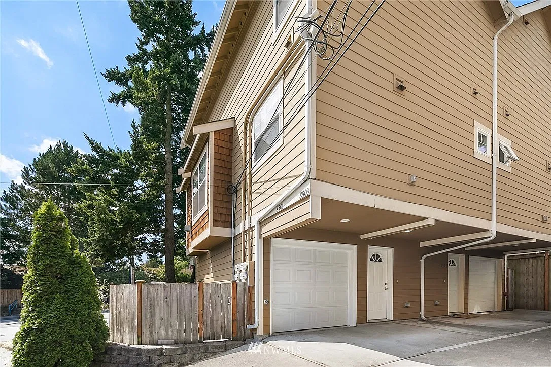 3 bed, 1.5 bath, 1140 sqft, $2,900 — Photo 2