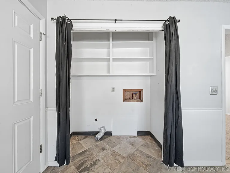 5811 E 61st Pl — Photo 18