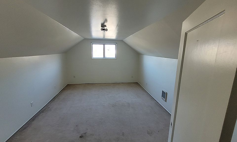 1st image of 1109 SW Goodwin Pl