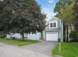 103 Hitching Post Ln, Yorktown Heights, NY 10598