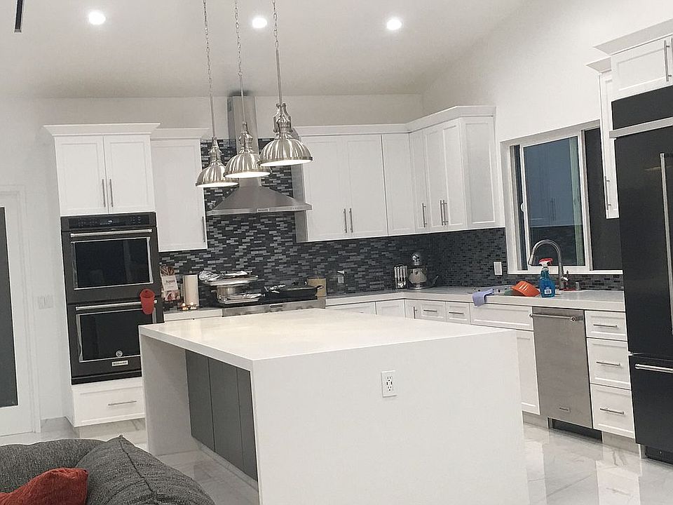1st image of 7635 Ponce Ave