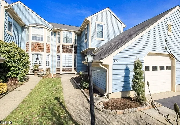2A Bristol Ct — Photo 1