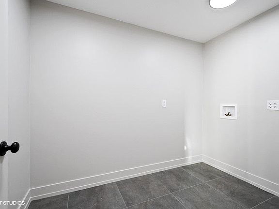 2nd image of 2014 W Wabansia Ave #5
