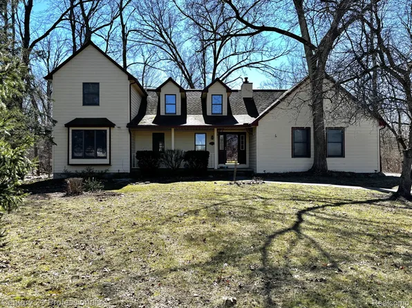 29345 Hampton Ct, New Hudson, MI 48165